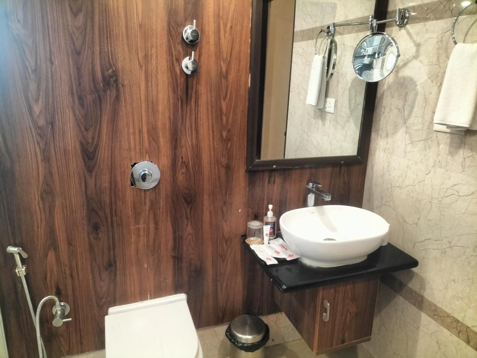 Zip By Spree Hotels Surabi International Веллуру Екстер'єр фото